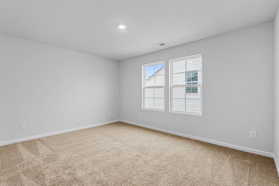 Spacious, unfurnished interior of a new home in Fieldstone, Lexington (Image 26).