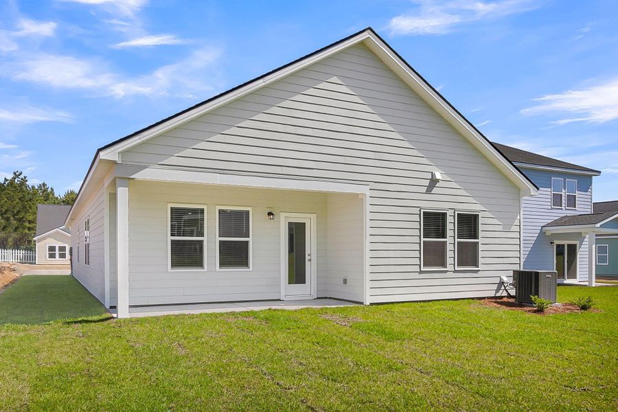 Exterior details and patio area of a home in Tea Farm, Ravenel (Image 4).