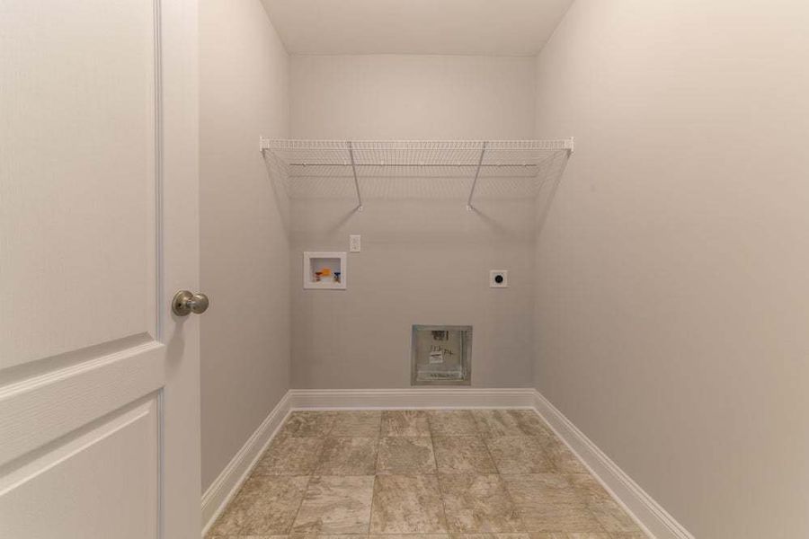 Representative unfurnished interior of a home built from the Aberdeen by Caviness & Cates Communities in Bartlett Manor, Youngsville (Image 85).