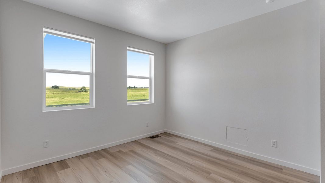 Spacious, unfurnished interior of a new home in Vista Meadows, Fort Lupton (Image 6).