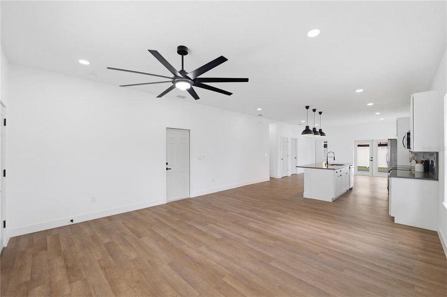 Spacious, unfurnished interior of a new home in , St. Petersburg (Image 13). Spacious, unfurnished interior of a new home in , St. Petersburg (Image 13).
