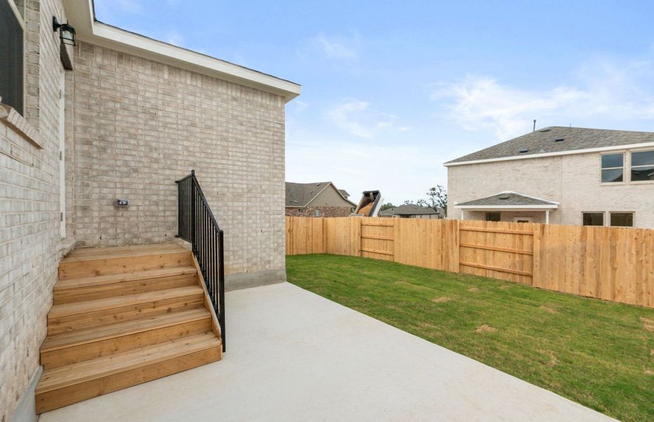 Exterior details and patio area of a home in La Cima, San Marcos (Image 4).