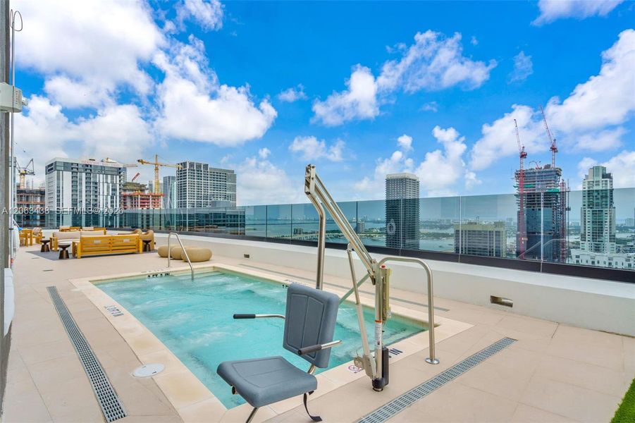 Community amenities in , Miami (Image 52).
