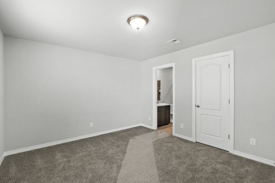 Spacious, unfurnished interior of a new home in Rancho Desierto Bello, Horizon City (Image 22).