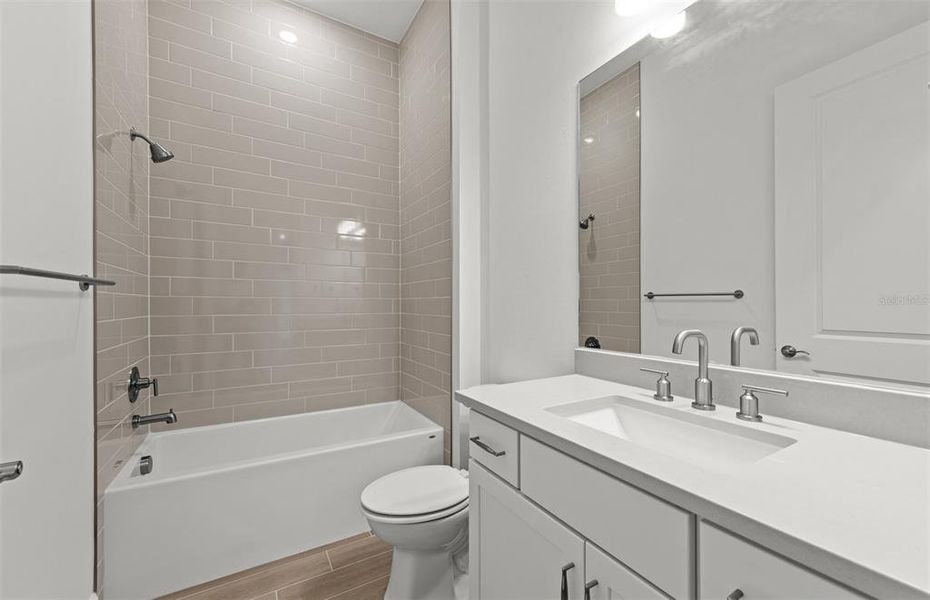 Furnished interior view inside a new home in Del Webb Catalina, Lakewood Ranch (Image 10).