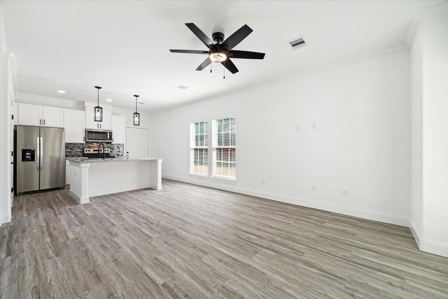 Spacious, unfurnished interior of a new home in , Wharton (Image 7).