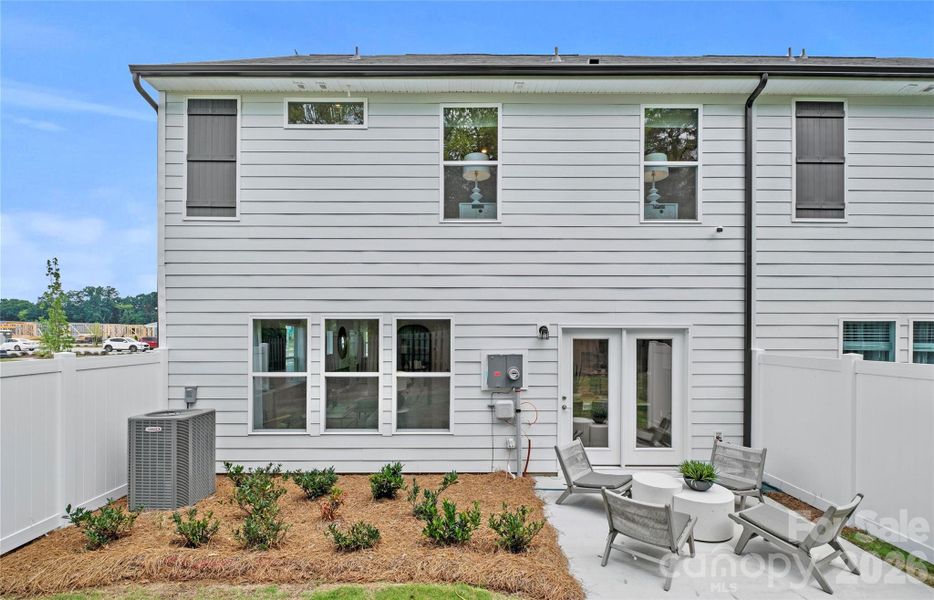 REPRESENTATION PHOTO REPRESENTATION PHOTO