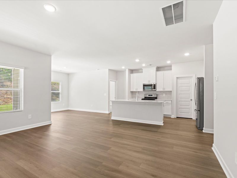 Spacious, unfurnished interior of a new home in Holland Park, Spartanburg (Image 13).