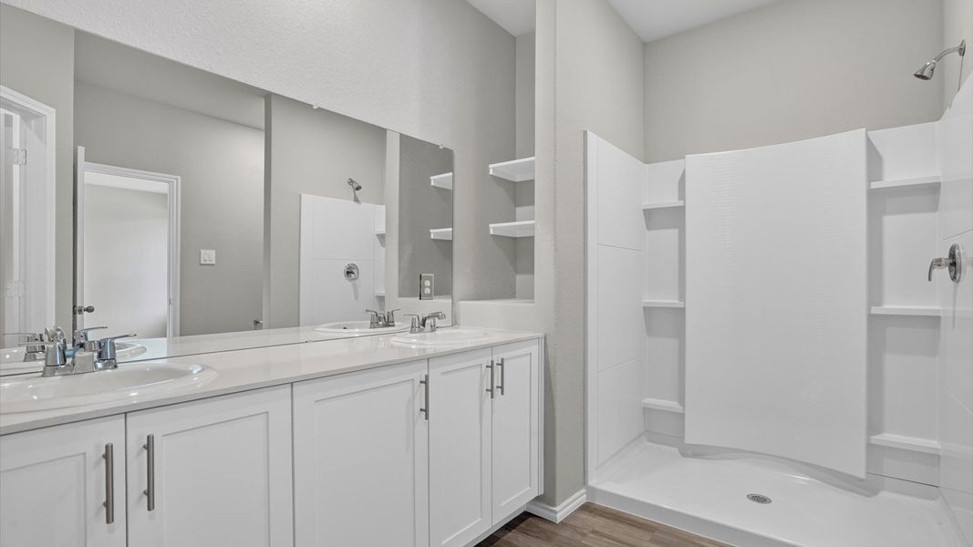 Furnished interior view inside a new home in Saratoga, Granbury (Image 9).