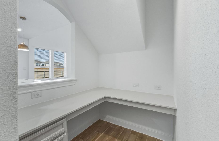 Spacious, unfurnished interior of a new home in Santa Rita Ranch, Liberty Hill (Image 19).