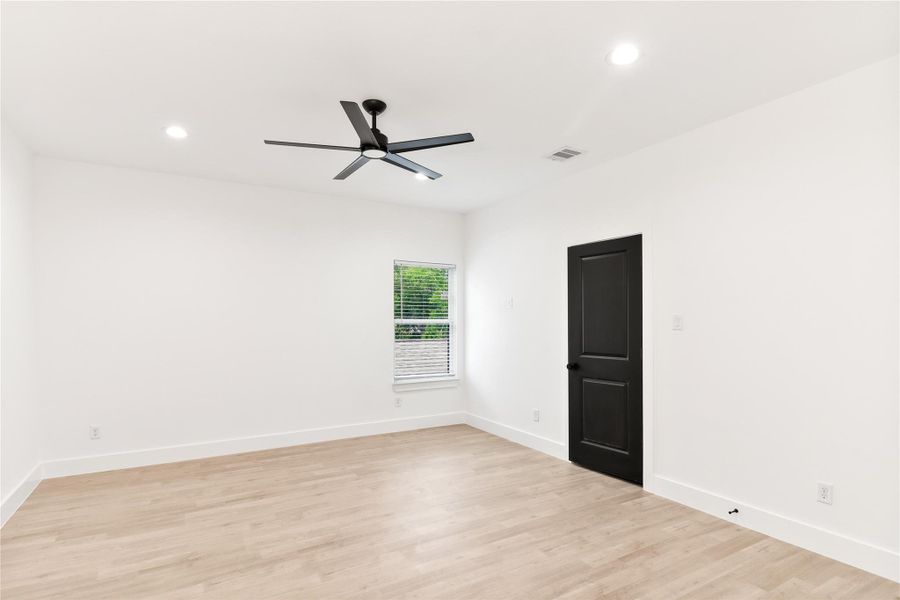 Spacious, unfurnished interior of a new home in , Houston (Image 14).