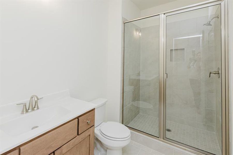 Furnished interior view inside a new home in , Gainesville (Image 14).