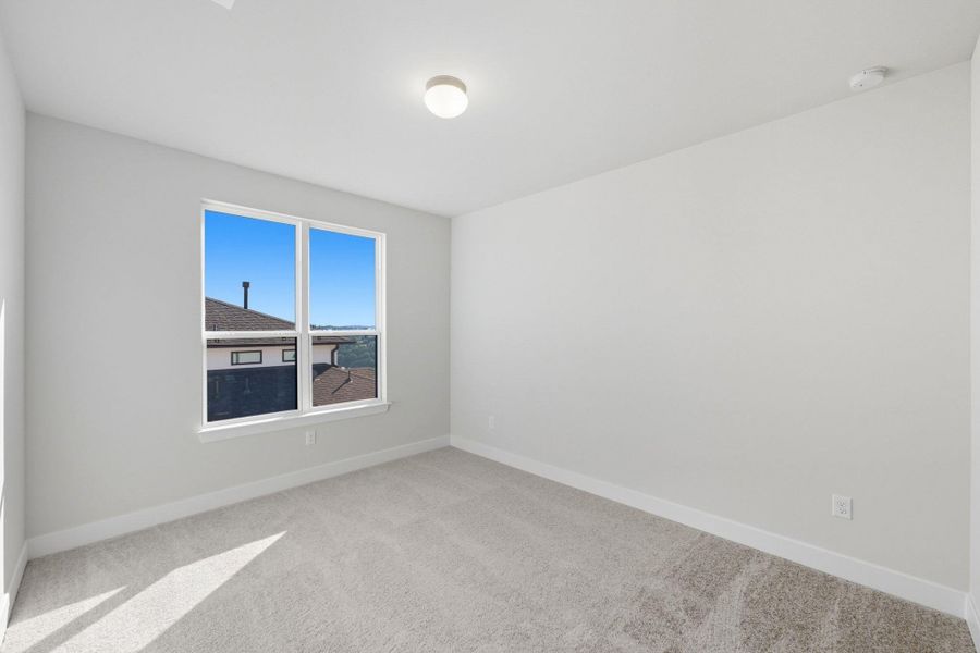 Spacious, unfurnished interior of a new home in , Lakeway (Image 13).