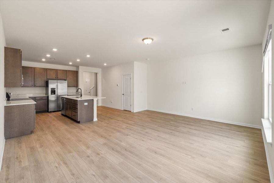 Spacious, unfurnished interior of a new home in The Landings at Montague, Goose Creek (Image 20).