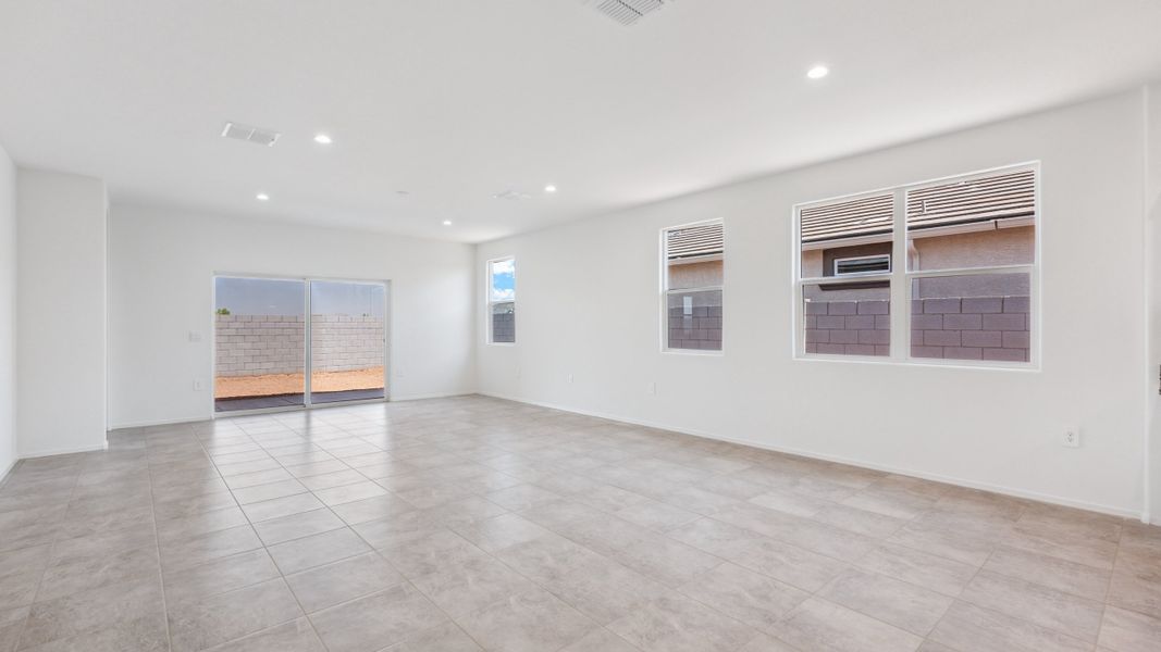 Spacious, unfurnished interior of a new home in Anthem at Merrill Ranch, Florence (Image 13).