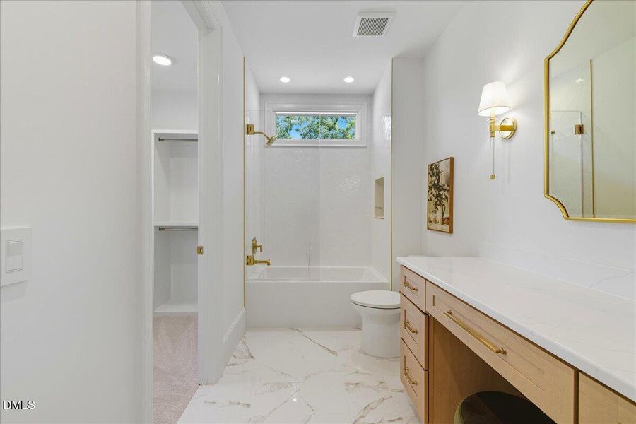 061-1216 Barcroft Pl