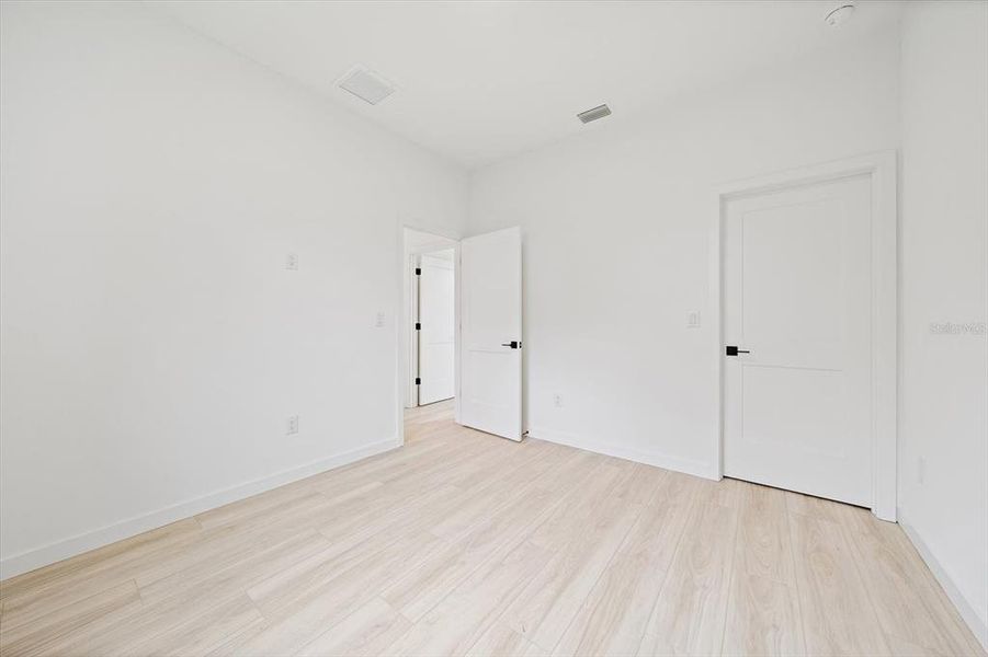 Spacious, unfurnished interior of a new home in , North Port (Image 17).