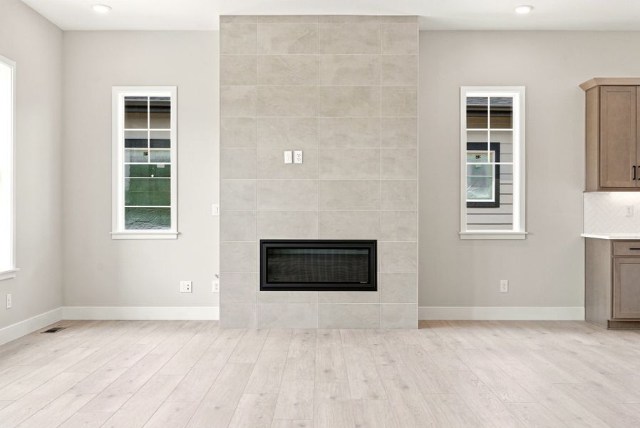 Spacious, unfurnished interior of a new home in Hilltop at Inspiration, Aurora (Image 22).