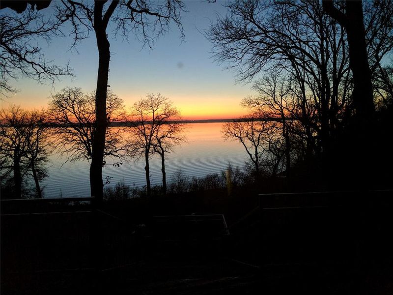Natural landscape and outdoor views near  in Oak Point (Image 29).