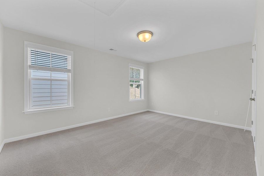 Spacious, unfurnished interior of a new home in Sweetgrass Station, Summerville (Image 5).
