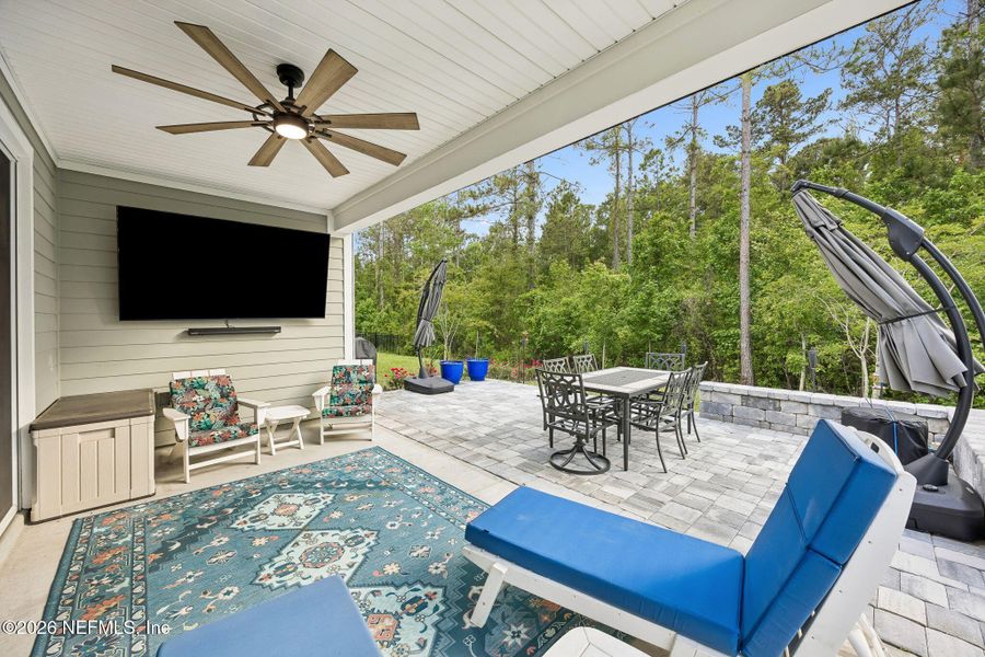 Exterior details and patio area of a home in Tributary, Yulee (Image 29).