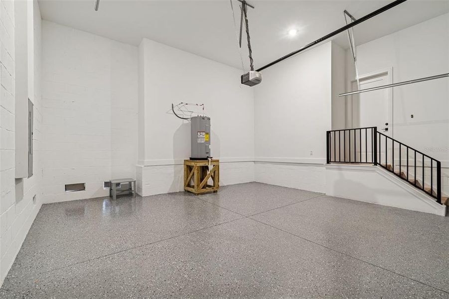 Spacious, unfurnished interior of a new home in , Tampa (Image 52).