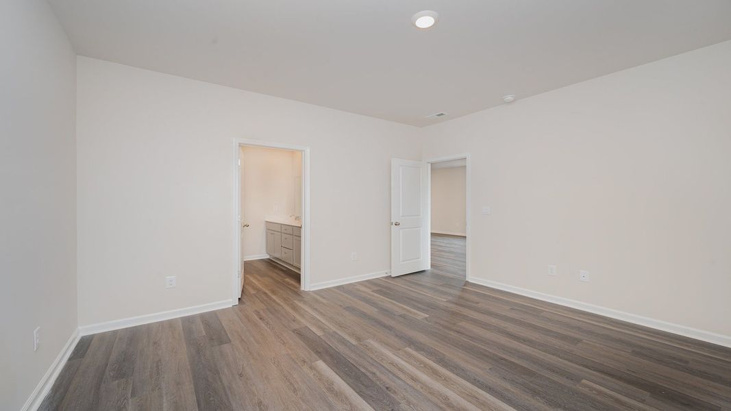 Spacious, unfurnished interior of a new home in Livingston Woods, Irmo (Image 12).