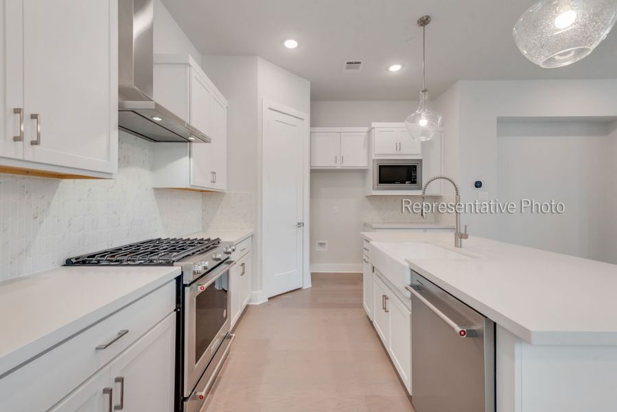 Photo representation of the Aberdeen II floorplan. Colors, finishes and options will vary. Photo representation of the Aberdeen II floorplan. Colors, finishes and options will vary.