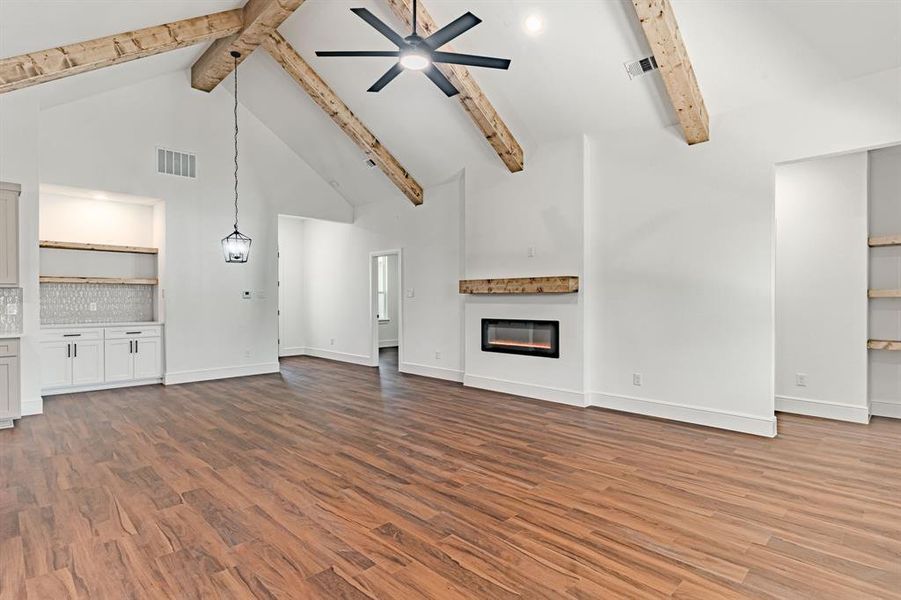 Spacious, unfurnished interior of a new home in , Granbury (Image 32).