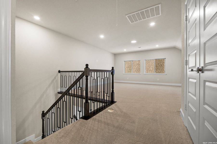 Spacious, unfurnished interior of a new home in Ventana, Bulverde (Image 34).