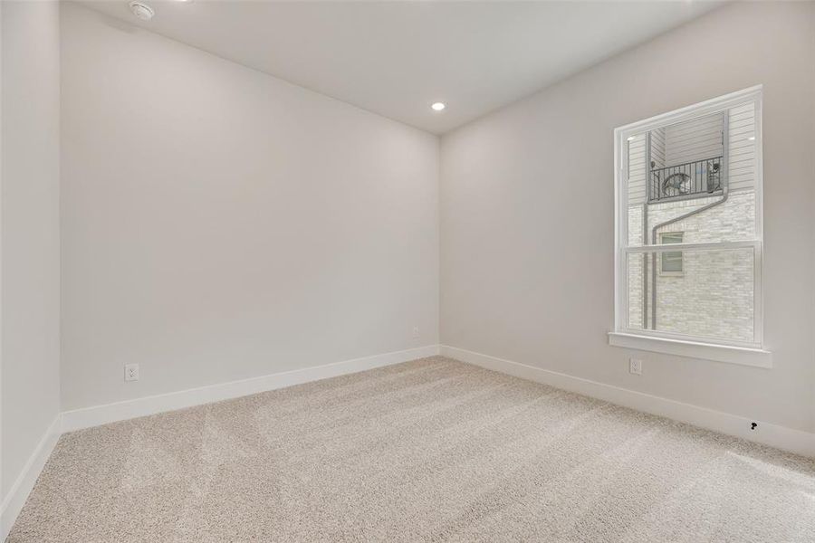 Spacious, unfurnished interior of a new home in Collin Creek, Plano (Image 14).