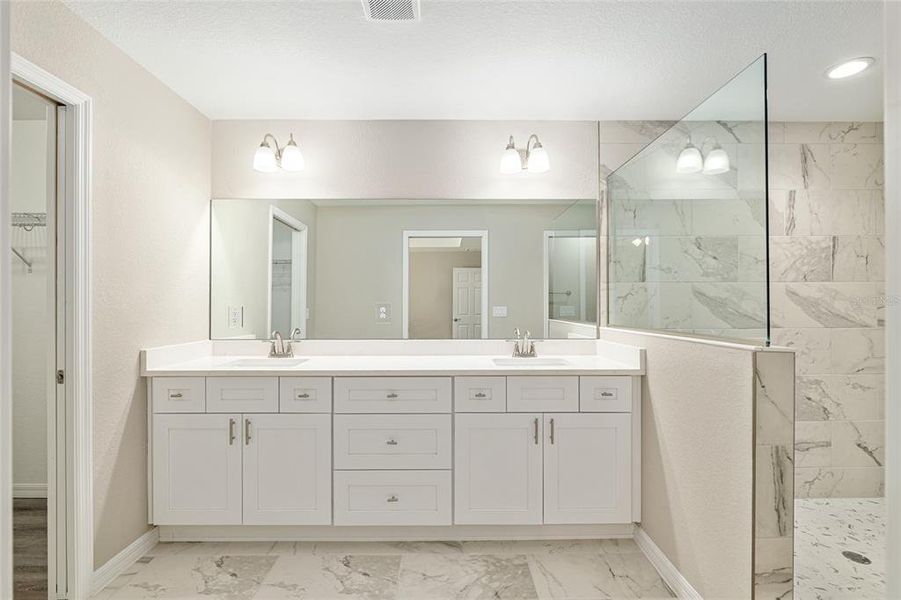 Furnished interior view inside a new home in , Dunnellon (Image 10).