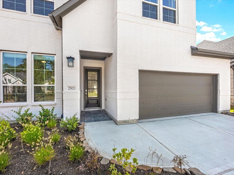 This 5 Bed 4 Bath 2- Story was recently constructed by Tori-Pointe Homes, featuring an extensive landscape package w/ irrigation, custom blinds in the interior, and extensive updates. Cul-de-sac street! This 5 Bed 4 Bath 2- Story was recently constructed by Tori-Pointe Homes, featuring an extensive landscape package w/ irrigation, custom blinds in the interior, and extensive updates. Cul-de-sac street!