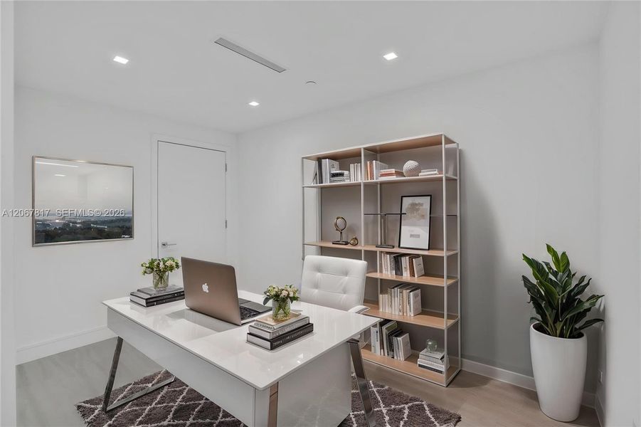 Den-virtually staged