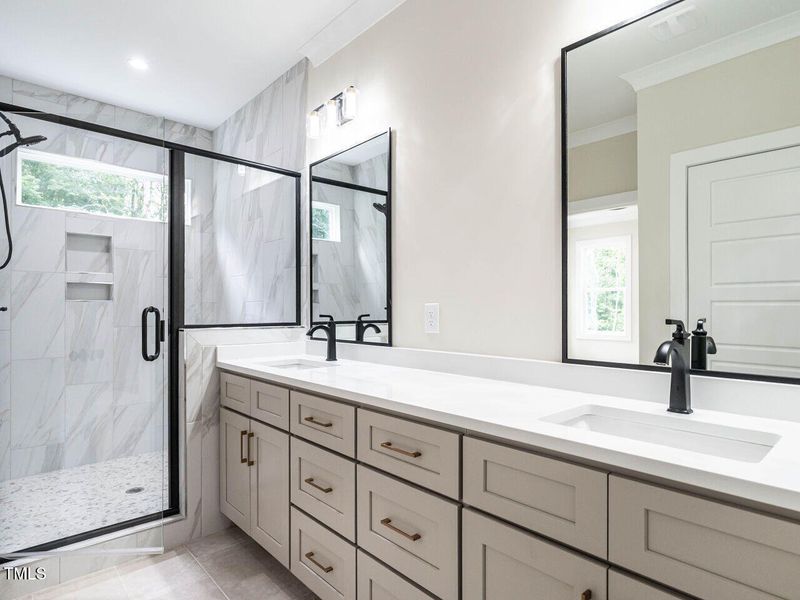 025-1280x960-primary-bath