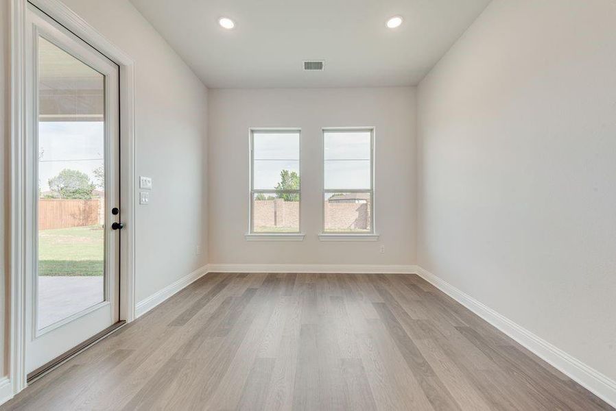 Spacious, unfurnished interior of a new home in Villages of Creekwood, Frisco (Image 26).