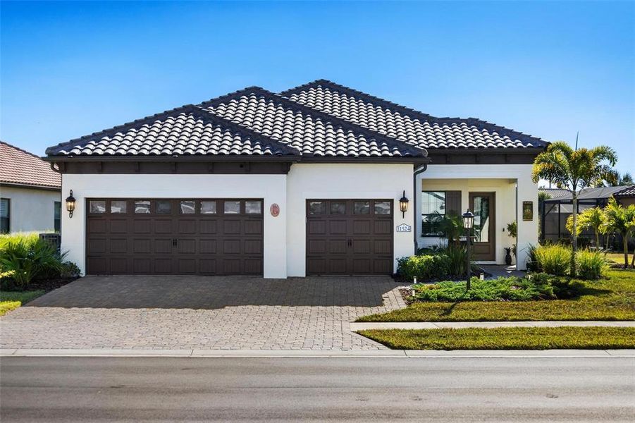 Front exterior of a new home in , Venice, FL, highlighting curb appeal (Image 1). Front exterior of a new home in , Venice, FL, highlighting curb appeal (Image 1).
