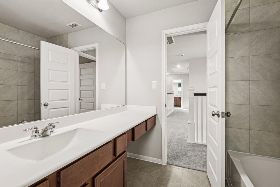 Hall bath (*Photo not of actual home and used for illustration purposes only.)