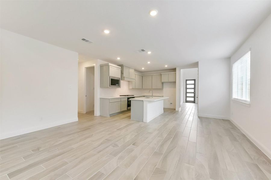 Spacious, unfurnished interior of a new home in Evergreen 40', Conroe (Image 24).