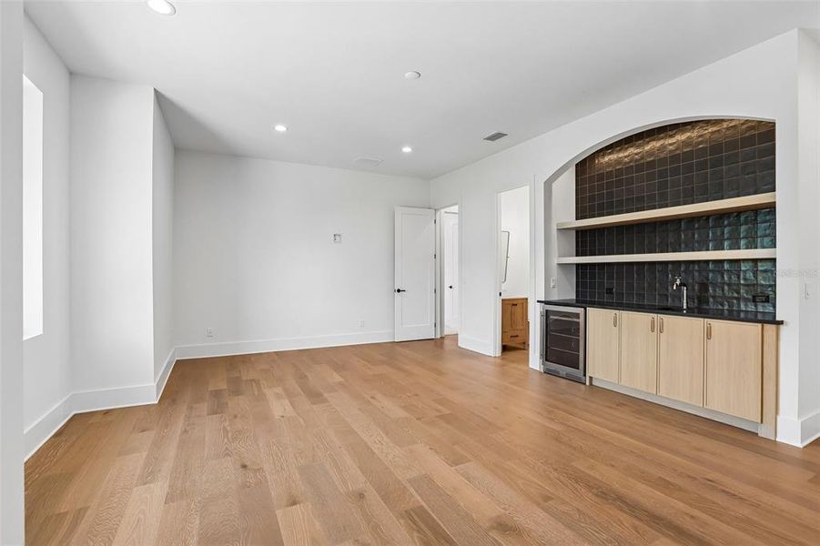 Spacious, unfurnished interior of a new home in , Tampa (Image 87).