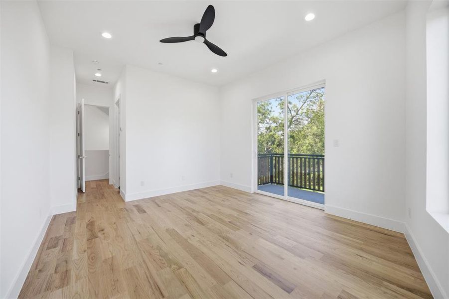 Spacious, unfurnished interior of a new home in , Dallas (Image 34).