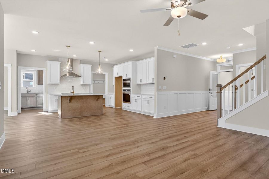 DC 125 Selma French Country-12