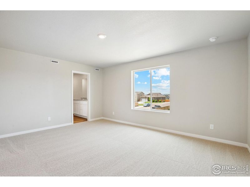 Spacious, unfurnished interior of a new home in , Severance (Image 12).