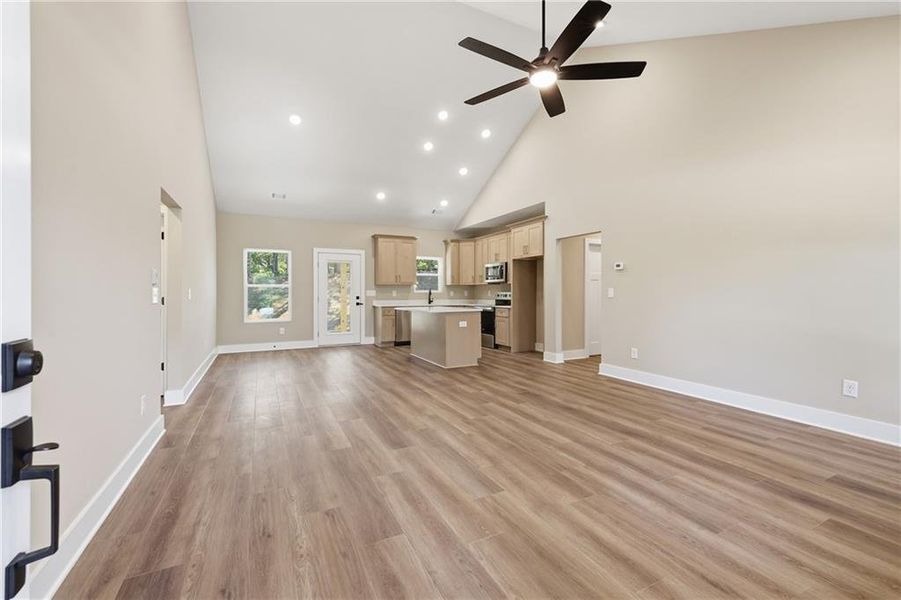Spacious, unfurnished interior of a new home in , Clarkesville (Image 19).