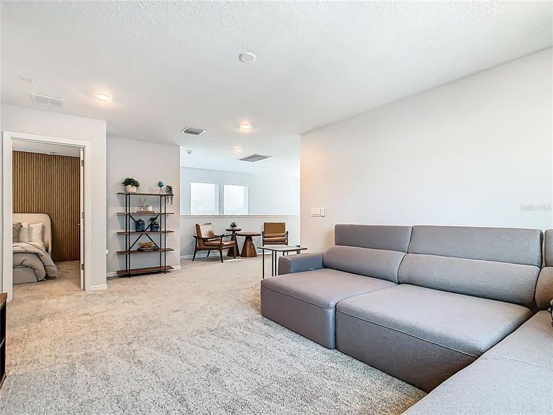 Furnished interior view inside a new home in , Orlando (Image 42).