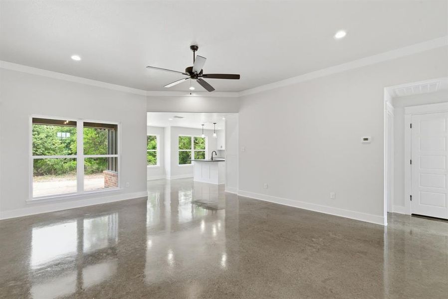 Spacious, unfurnished interior of a new home in , Weatherford (Image 18).