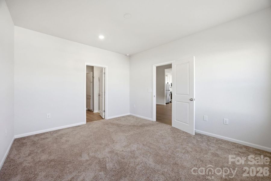 Spacious, unfurnished interior of a new home in Stagecoach Station, Gastonia (Image 17).