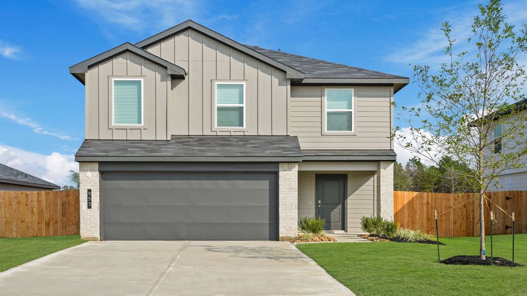 Front exterior of a new home in Silverthorne, Conroe, TX, highlighting curb appeal (Image 1).