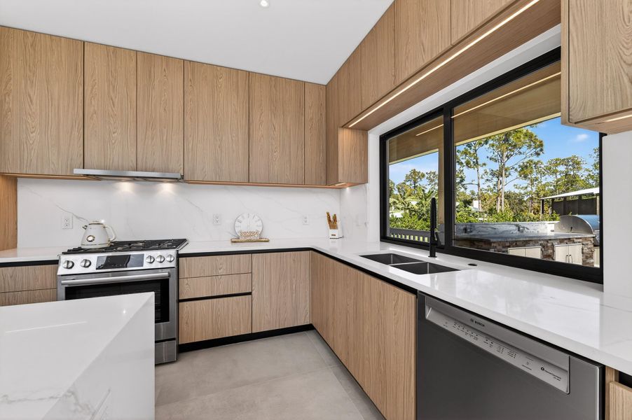 13613 157th Ct N (30)