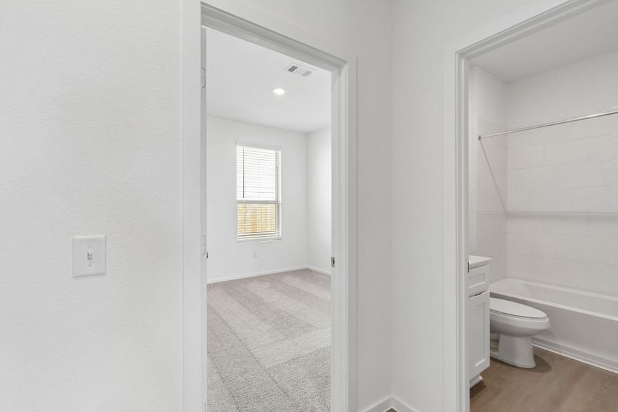 Spacious, unfurnished interior of a new home in Mavera, Conroe (Image 18).